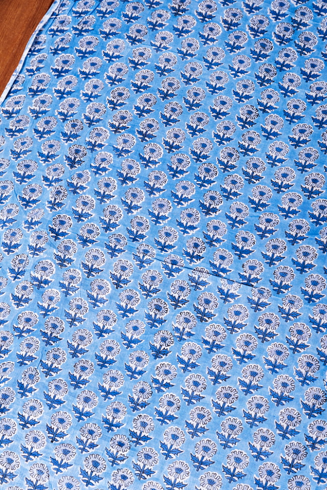 〔1m切り売り〕ジャイプル　職人手作り　色彩豊かなボタニカルデザイン　おしゃれ　生地　花柄　テーブルクロス　刺繍素材などへ〔幅約109cm〕 - ブルー系 3 - 1mの長さごとにご購入いただけます。