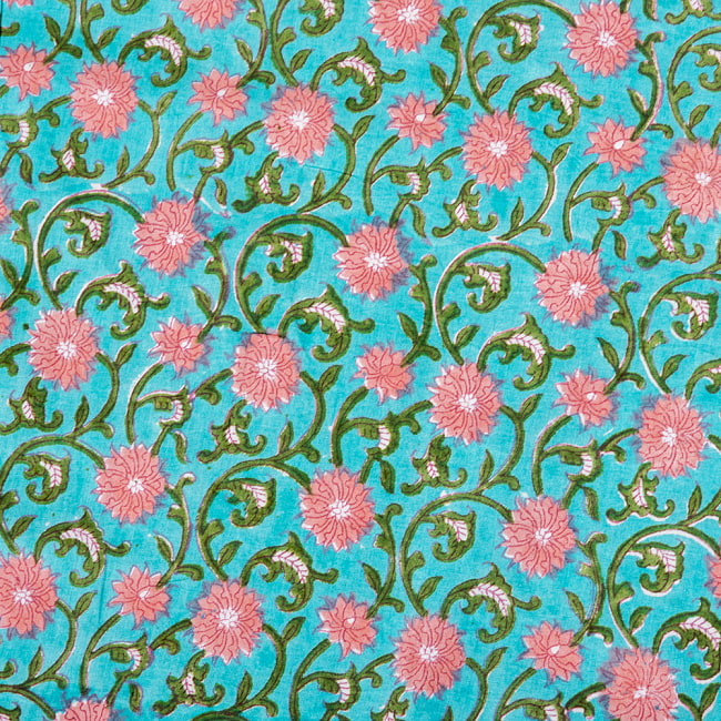 〔1m切り売り〕ジャイプル　職人手作り　色彩豊かなボタニカルデザイン　おしゃれ　生地　花柄　テーブルクロス　刺繍素材などへ〔幅約109cm〕 - グリーン系 4 - インドならではの布ですね。