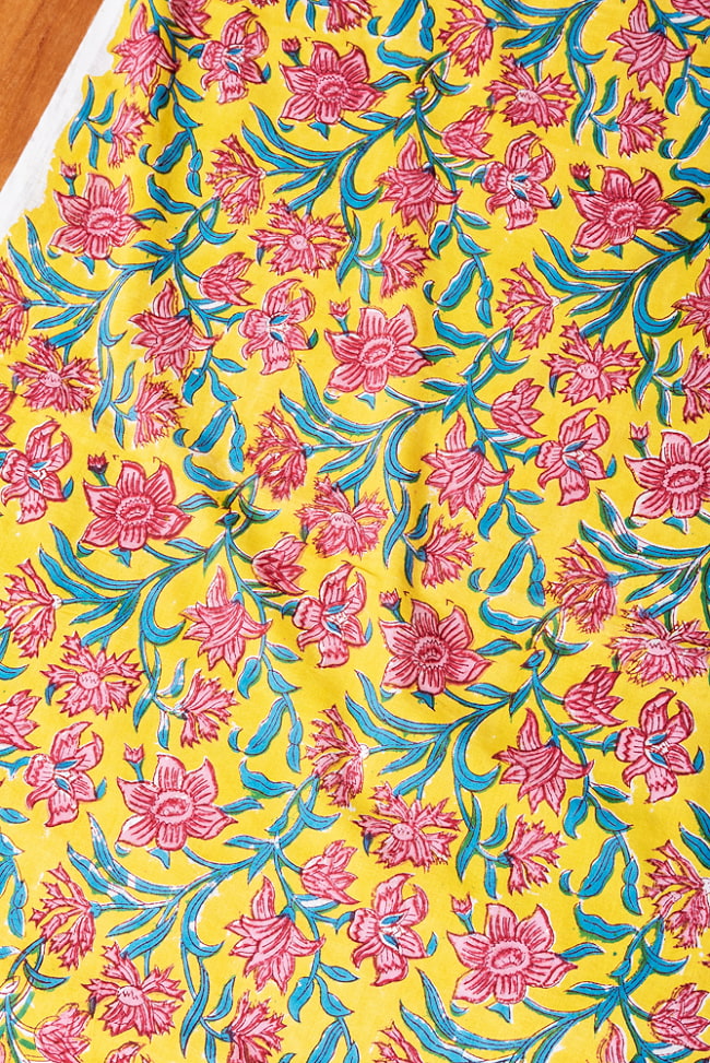 〔1m切り売り〕ジャイプル　職人手作り　色彩豊かなボタニカルデザイン　おしゃれ　生地　花柄　テーブルクロス　刺繍素材などへ〔幅約110cm〕 - イエロー系 3 - 1mの長さごとにご購入いただけます。