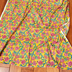 〔1m単位切り売り〕ジャイプル　職人手作り木版染め　色彩美しいボタニカルデザイン　おしゃれ　生地　花柄　テーブルクロス　刺繍素材などへ〔幅約110cm〕 - イエロー系 - サブ5