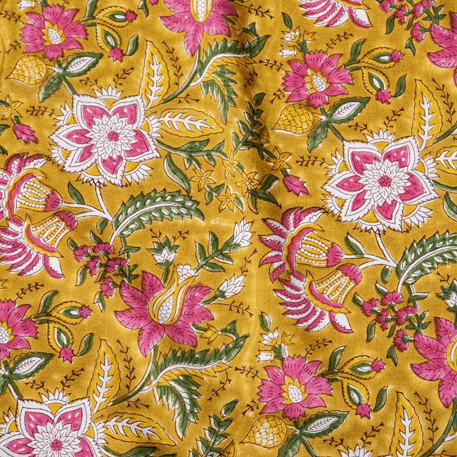 〔1m切り売り〕ジャイプル　職人手作り　色彩豊かなボタニカルデザイン　おしゃれ　生地　花柄　テーブルクロス　刺繍素材などへ〔幅約109cm〕 - ウグイス系 4 - インドならではの布ですね。