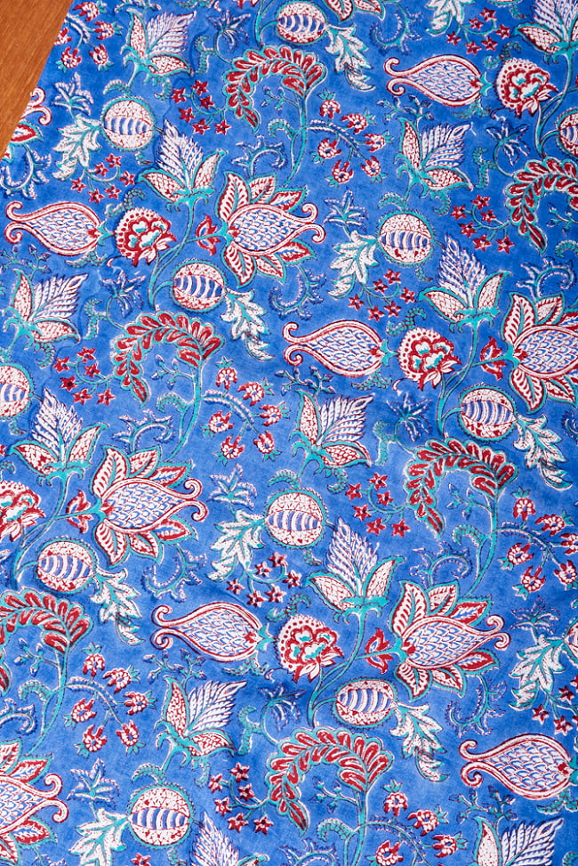 〔1m切り売り〕ジャイプル　職人手作り　色彩豊かなボタニカルデザイン　おしゃれ　生地　花柄　テーブルクロス　刺繍素材などへ〔幅約111cm〕 - ブルー系 3 - 1mの長さごとにご購入いただけます。