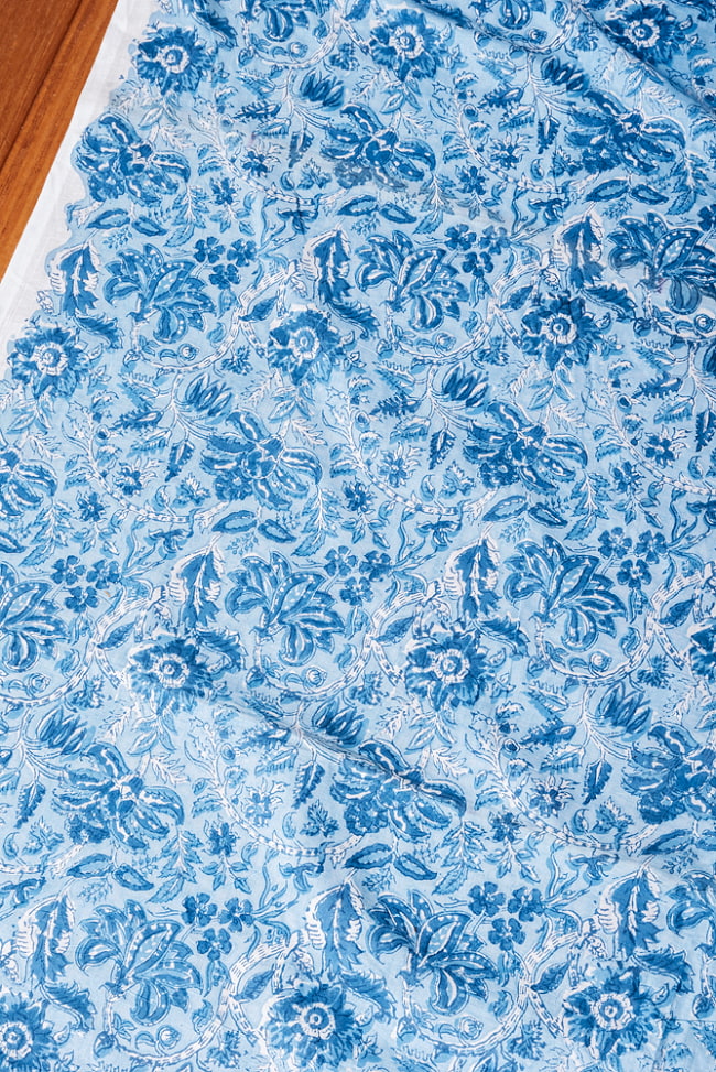 〔1m切り売り〕ジャイプル　職人手作り　色彩豊かなボタニカルデザイン　おしゃれ　生地　花柄　テーブルクロス　刺繍素材などへ〔幅約107cm〕 - ブルー系 3 - 1mの長さごとにご購入いただけます。