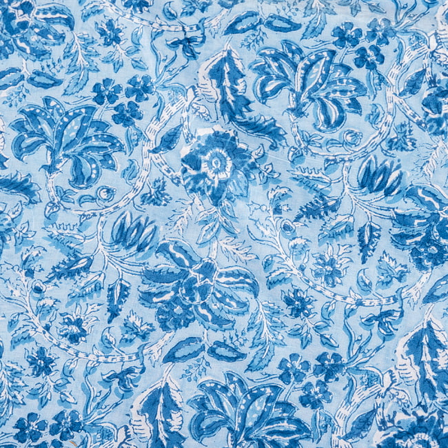 〔1m切り売り〕ジャイプル　職人手作り　色彩豊かなボタニカルデザイン　おしゃれ　生地　花柄　テーブルクロス　刺繍素材などへ〔幅約107cm〕 - ブルー系 4 - インドならではの布ですね。