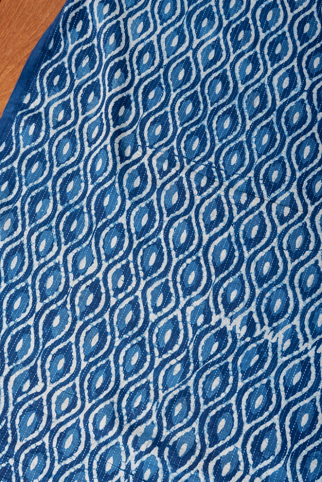 〔1m切り売り〕インドの伝統の泥染め(ダブプリント)　藍染め　カンタ刺繍布の組み合わせ　おしゃれ　生地　テーブルクロス　刺繍素材などへ〔幅約110cm〕 - ネイビー系 3 - 1mの長さごとにご購入いただけます。