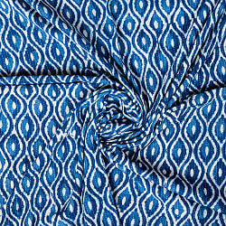 〔1m切り売り〕インドの伝統の泥染め(ダブプリント)　藍染め　カンタ刺繍布の組み合わせ　おしゃれ　生地　テーブルクロス　刺繍素材などへ〔幅約110cm〕 - ネイビー系の商品写真
