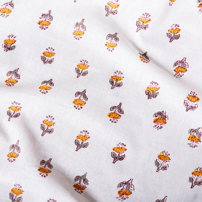 〔1m単位切り売り〕ジャイプル 職人手作り 色彩豊かなボタニカルデザイン おしゃれ 生地 花柄 テーブルクロス 刺繍素材などへ〔幅約108cm〕 - ホワイト系の選択用写真