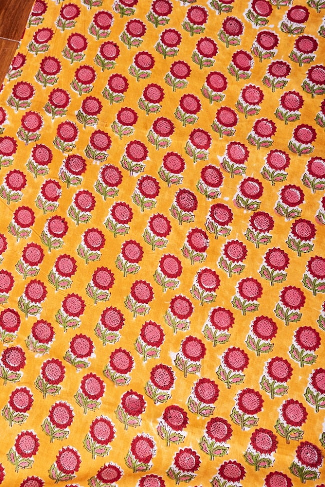 〔1m切り売り〕ジャイプル　職人手作り　色彩豊かなボタニカルデザイン　おしゃれ　生地　花柄　テーブルクロス　刺繍素材などへ〔幅約108cm〕 - オレンジ系 3 - 1mの長さごとにご購入いただけます。