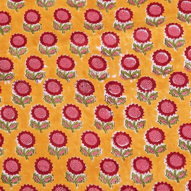 〔1m切り売り〕ジャイプル　職人手作り　色彩豊かなボタニカルデザイン　おしゃれ　生地　花柄　テーブルクロス　刺繍素材などへ〔幅約108cm〕 - オレンジ系 4 - インドならではの布ですね。