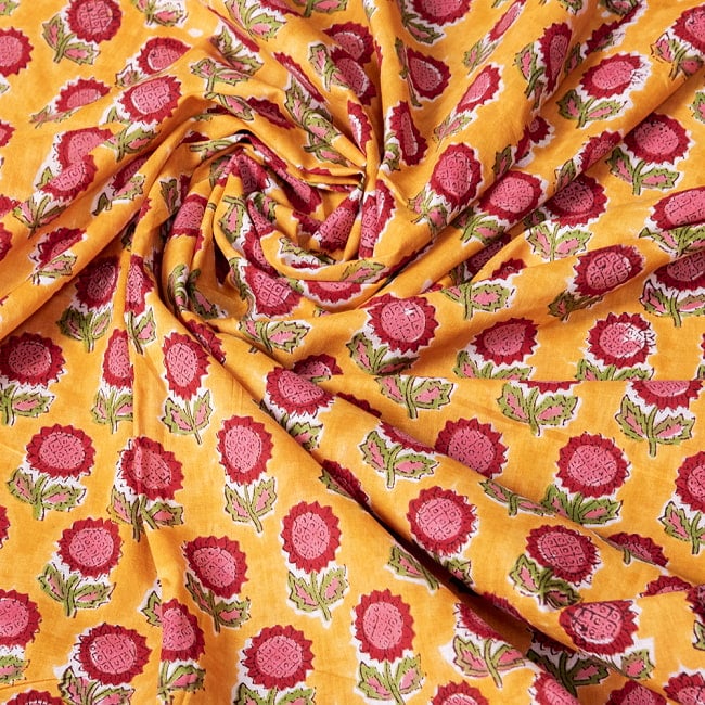 〔1m切り売り〕ジャイプル　職人手作り　色彩豊かなボタニカルデザイン　おしゃれ　生地　花柄　テーブルクロス　刺繍素材などへ〔幅約108cm〕 - オレンジ系 6 - とても良い風合いです