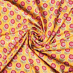 〔1m切り売り〕ジャイプル　職人手作り　色彩豊かなボタニカルデザイン　おしゃれ　生地　花柄　テーブルクロス　刺繍素材などへ〔幅約108cm〕 - オレンジ系の商品写真