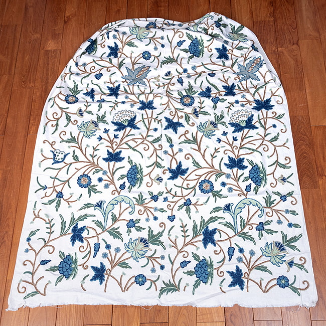 〔1m切り売り〕カシミールの職人手作り　アーリ刺繍生地　ウール刺繍糸による贅沢な刺繍〔約132cm〕 2 - 全体の写真です。1mの長さごとにご購入いただけます。。