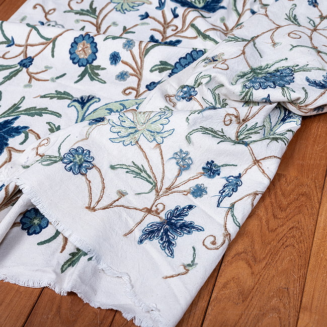 〔1m切り売り〕カシミールの職人手作り　アーリ刺繍生地　ウール刺繍糸による贅沢な刺繍〔約132cm〕 7 - 裏面はこの様になっています