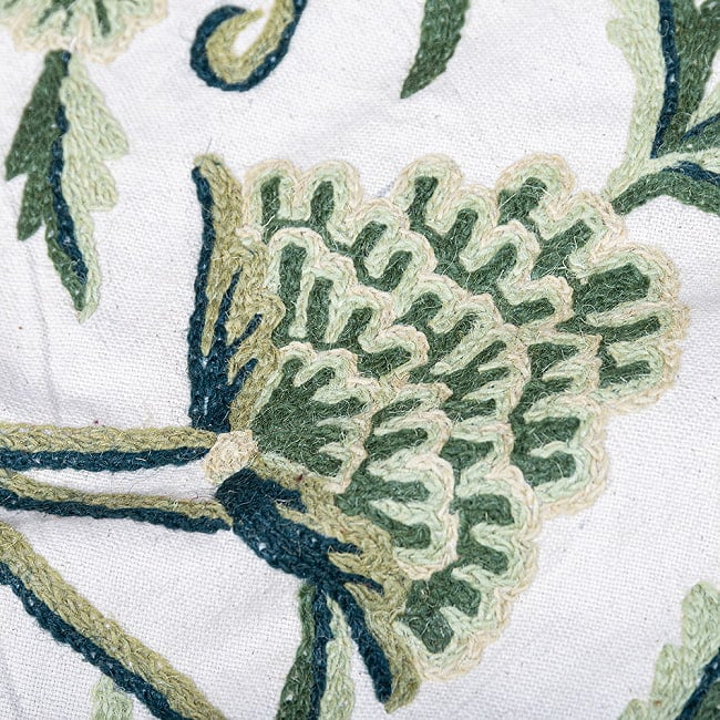 〔1m切り売り〕カシミールの職人手作り　アーリ刺繍生地　ウール刺繍糸による贅沢な刺繍〔約127cm〕 8 - 拡大写真です