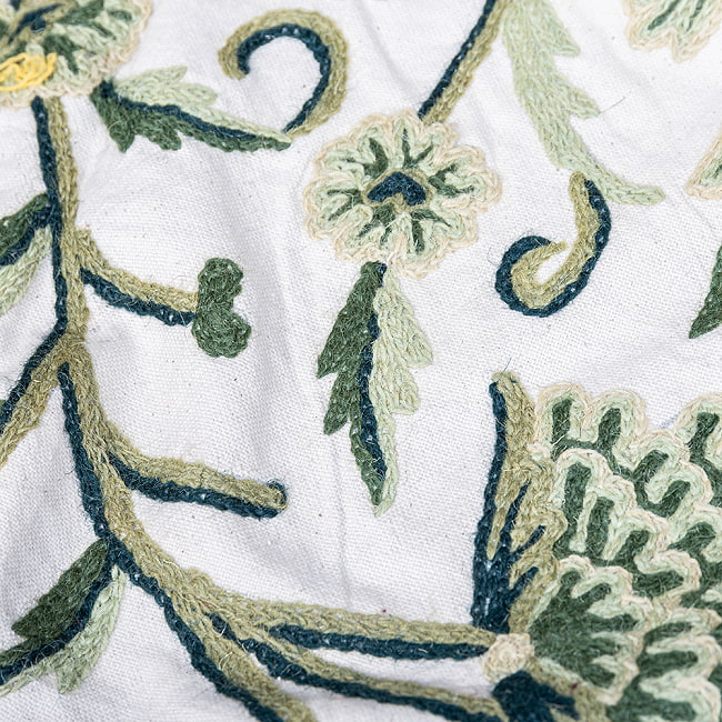 〔1m切り売り〕カシミールの職人手作り　アーリ刺繍生地　ウール刺繍糸による贅沢な刺繍〔約127cm〕 9 - 拡大写真です
