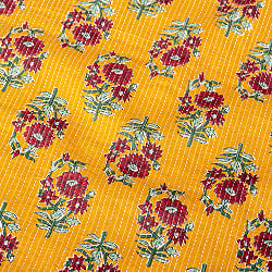 〔1m単位切り売り〕カンタ刺繍がかわいい　ボタニカルデザインの布　マスタード系〔幅約109cm〕の商品写真