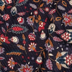 〔1m単位切り売り〕カンタ刺繍がかわいい ボタニカルデザインの布 ブラック系〔幅約108cm〕