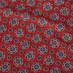 〔1m単位切り売り〕カンタ刺繍がかわいい ボタニカルデザインの布 えんじ系〔幅約110cm〕