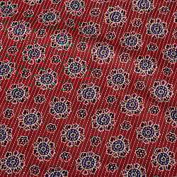 〔1m単位切り売り〕カンタ刺繍がかわいい　ボタニカルデザインの布　えんじ系〔幅約110cm〕の商品写真