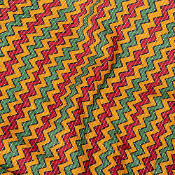 〔1m単位切り売り〕カンタ刺繍がかわいい　ジグザグ模様　シェブロン・ストライプ布　ラスタ　ラスタ系〔幅約112cm〕の商品写真