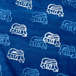 〔1m単位切り売り〕インドの伝統息づく　昔ながらの木版インディゴ藍染布　オートリキシャ　ネイビー系〔幅約107cm〕の商品写真