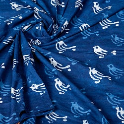 〔1m単位切り売り〕インドの伝統息づく　昔ながらの木版インディゴ藍染布　小鳥　ネイビー系〔幅約111cm〕 - サブ5