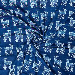 〔1m単位切り売り〕インドの伝統息づく　昔ながらの木版インディゴ藍染布　シカ　ネイビー系〔幅約109cm〕 - サブ4