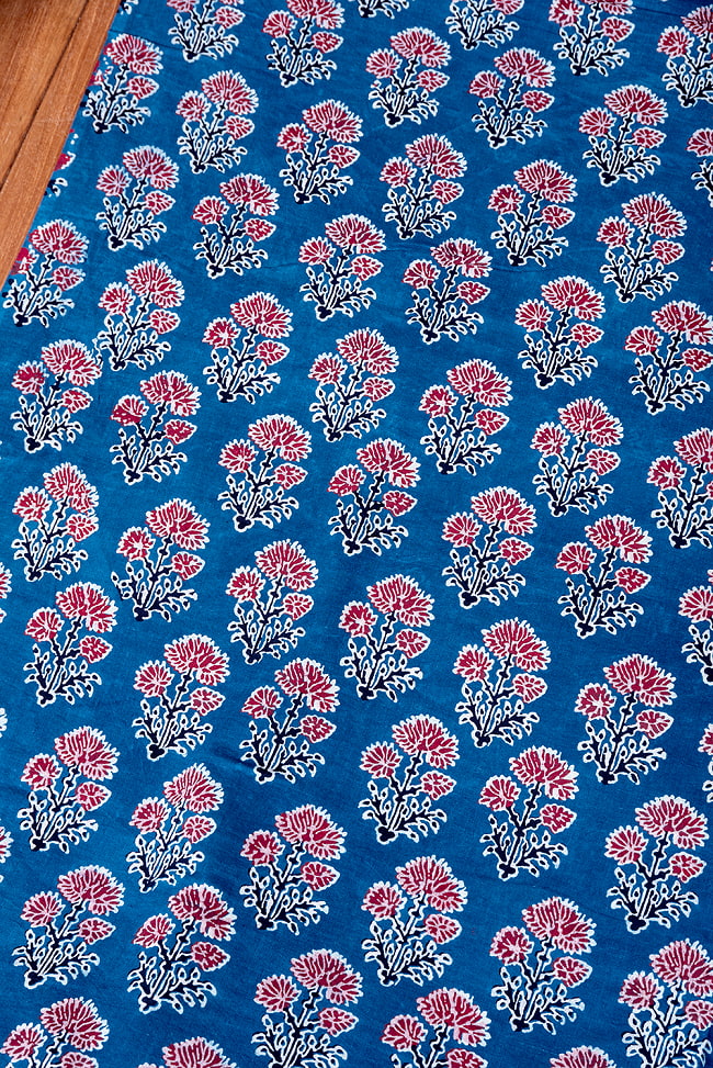 〔1m単位切り売り〕インドの伝統息づく　昔ながらのインディゴ藍染　ボタニカルデザイン布　ネイビー系〔幅約110cm〕 3 - とても良い雰囲気