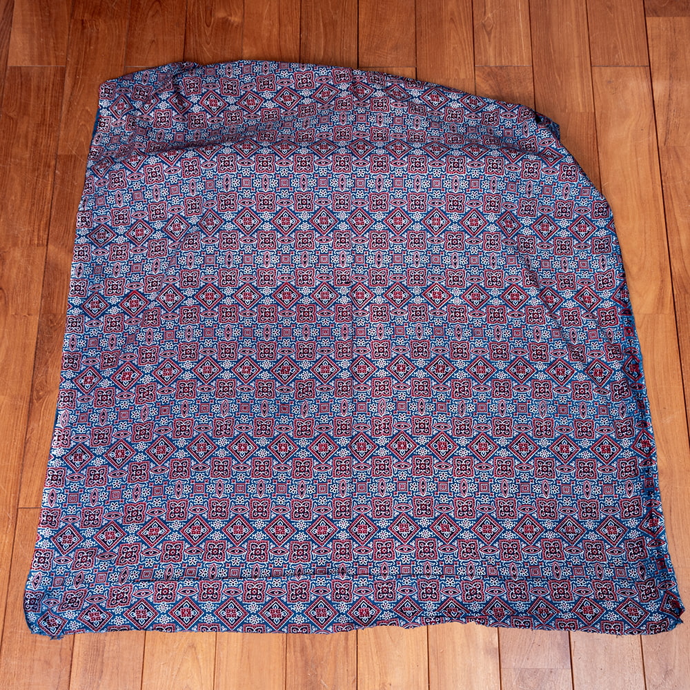 【5個セット】〔1m単位切り売り〕伝統アジュラックデザイン布　インディゴ染め　ネイビー系〔幅約109cm〕5枚目の説明写真です