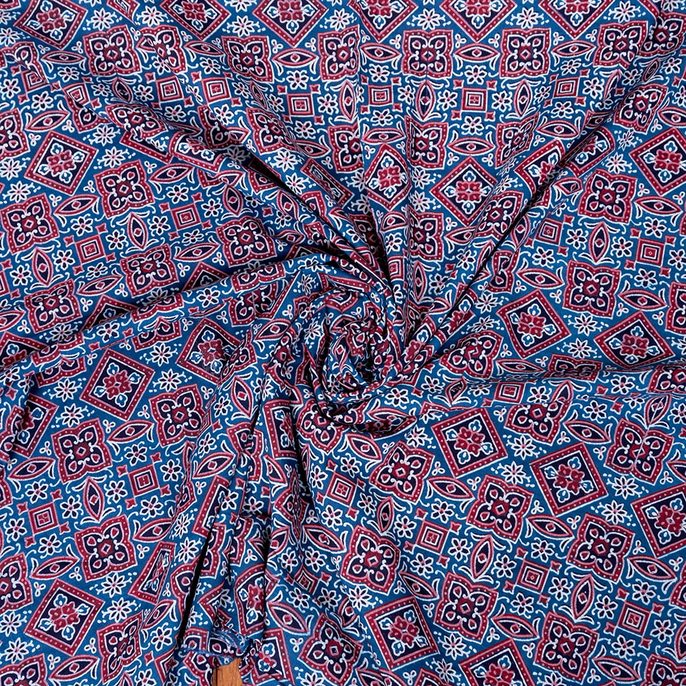 【5個セット】〔1m単位切り売り〕伝統アジュラックデザイン布　インディゴ染め　ネイビー系〔幅約109cm〕3枚目の説明写真です