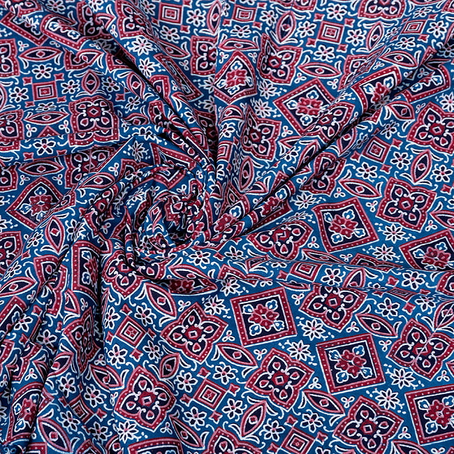 〔1m単位切り売り〕伝統アジュラックデザイン布　インディゴ染め　ネイビー系〔幅約109cm〕 5 - インドならではの風合い