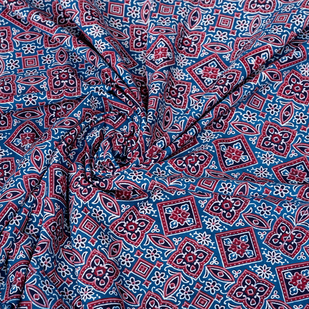 【5個セット】〔1m単位切り売り〕伝統アジュラックデザイン布　インディゴ染め　ネイビー系〔幅約109cm〕4枚目の説明写真です