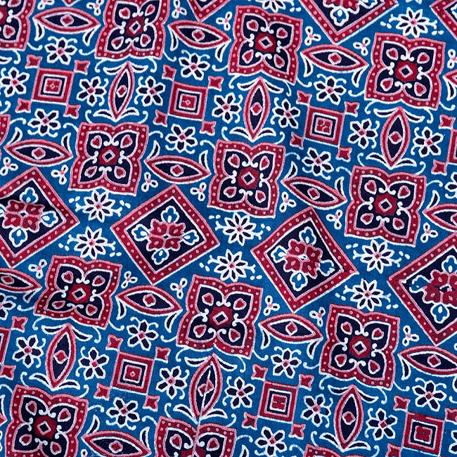 〔1m単位切り売り〕伝統アジュラックデザイン布　インディゴ染め　ネイビー系〔幅約109cm〕の写真アジュラック,藍染め,インディゴ,切り売り　テーブルクロス　おしゃれ,量り売り布,アジア布 量り売り,手芸,裁縫,生地,アジアン,ファブリック