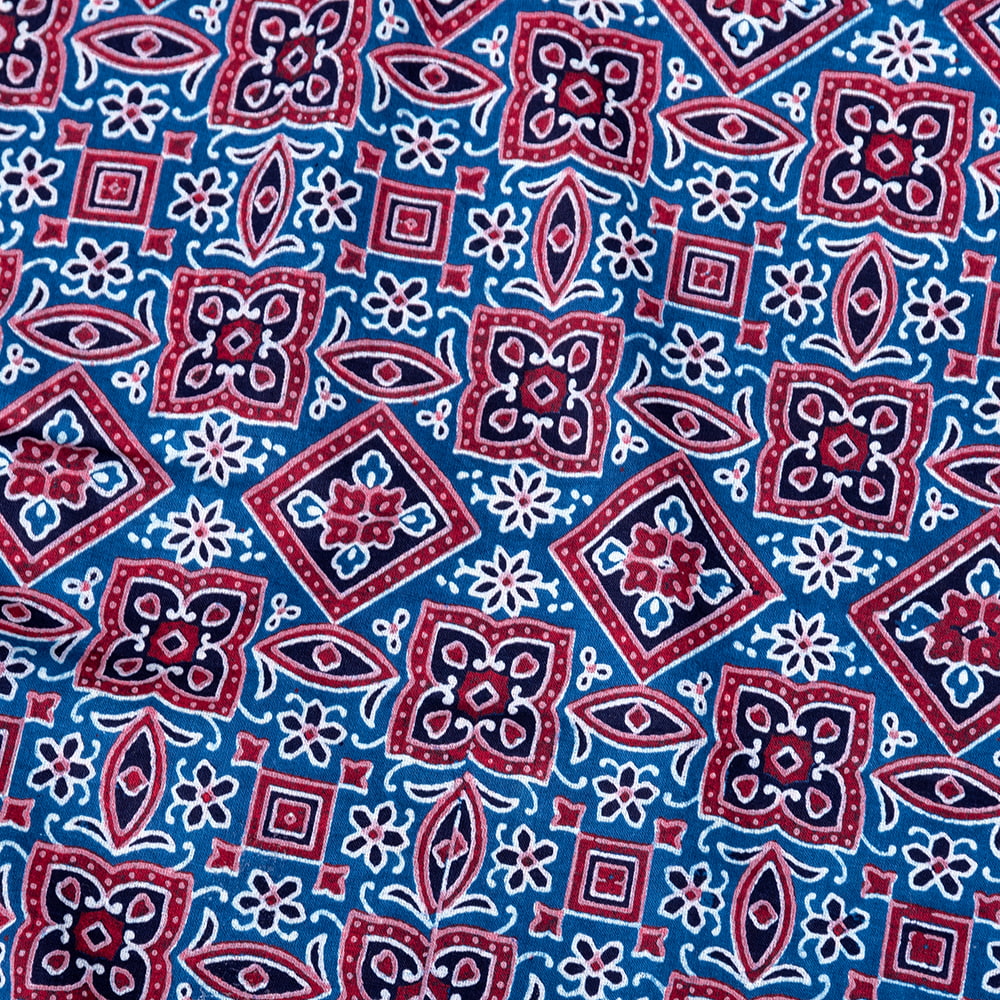 【5個セット】〔1m単位切り売り〕伝統アジュラックデザイン布　インディゴ染め　ネイビー系〔幅約109cm〕1枚目の説明写真です