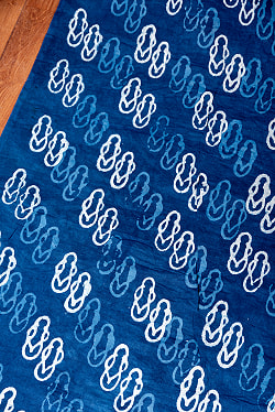 〔各色あり〕〔1m単位切り売り〕インドの伝統息づく　昔ながらの木版インディゴ藍染とグレーのダブプリント布　チャッパル柄〔幅約107cm〕 - サブ3