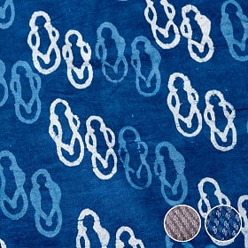 〔各色あり〕〔1m単位切り売り〕インドの伝統息づく 昔ながらの木版インディゴ藍染とグレーのダブプリント布 チャッパル柄〔幅約107cm〕(MB-RSCLTH-1675)