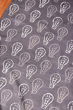 〔各色あり〕〔1m単位切り売り〕インドの伝統息づく　昔ながらの木版インディゴ藍染とグレーのダブプリント布　電球〔幅約107cm〕 - サブ3