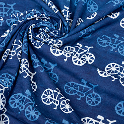 〔各色あり〕〔1m単位切り売り〕インドの伝統息づく　昔ながらの木版インディゴ藍染とグレーのダブプリント布　自転車〔幅約110cm〕 - サブ5
