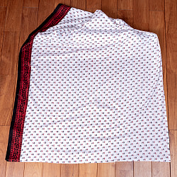 〔2デザインあり〕〔1m単位切り売り〕テキスタイルの伝統息づくインドから　昔ながらの小花柄布　ホワイト〔1m単位切り売り〕カンタ刺繍がかわいい　ボタニカルデザインの布系〔幅約108cm〕 - サブ2