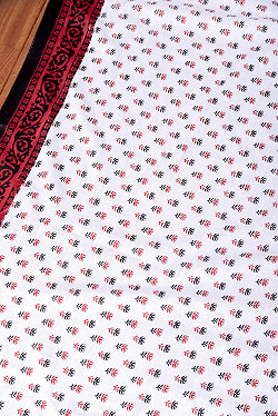 〔2デザインあり〕〔1m単位切り売り〕テキスタイルの伝統息づくインドから　昔ながらの小花柄布　ホワイト〔1m単位切り売り〕カンタ刺繍がかわいい　ボタニカルデザインの布系〔幅約108cm〕 - サブ3