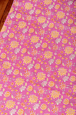 〔1m単位切り売り〕テキスタイルの伝統息づくインドから　昔ながらの小花柄布　ピンク系〔幅約108cm〕 - サブ3