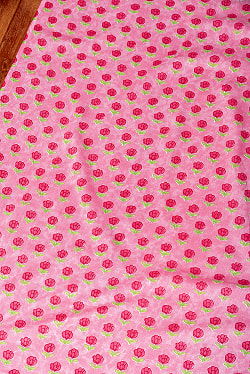 〔1m単位切り売り〕テキスタイルの伝統息づくインドから　昔ながらの小花柄布　ピンク系〔幅約107cm〕 - サブ3