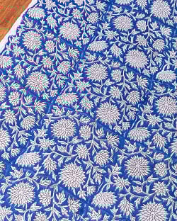 【5個セット】〔1m単位切り売り〕ジャイプル 職人手作り木版染め 色彩美しいボタニカルデザイン〔幅約113cm〕〔ブルー系 更紗柄〕 おしゃれ 生地 テーブルクロス 手芸素材などへの写真