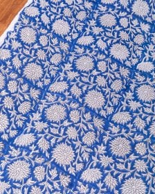 〔1m単位切り売り〕ジャイプル 職人手作り木版染め 色彩美しいボタニカルデザイン〔幅約113cm〕〔ブルー系 更紗柄〕 おしゃれ 生地 テーブルクロス 手芸素材などへ(MB-RSCLTH-1711)