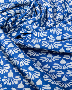 〔1m単位切り売り〕ジャイプル　職人手作り木版染め　色彩美しいボタニカルデザイン〔幅約110cm〕〔ブルー系　小花柄〕　おしゃれ　生地　テーブルクロス　手芸素材などへ - サブ5