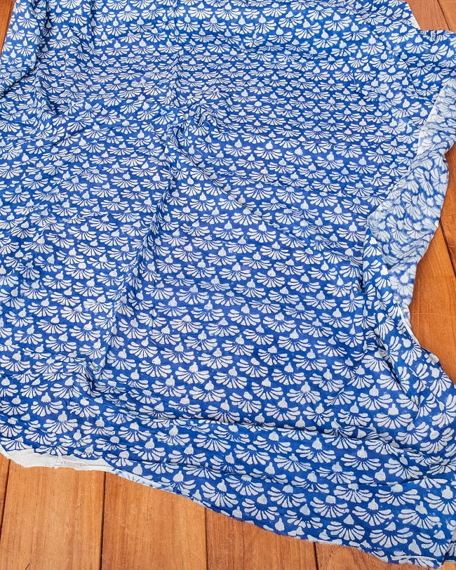 〔1m単位切り売り〕ジャイプル 職人手作り木版染め 色彩美しいボタニカルデザイン〔幅約110cm〕〔ブルー系 小花柄〕 おしゃれ 生地 テーブルクロス 手芸素材などへ 6 - とても良い風合いです