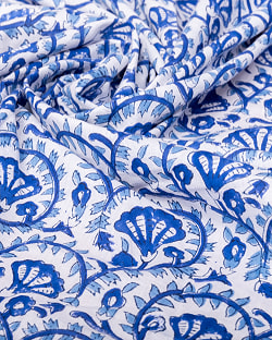 〔1m単位切り売り〕ジャイプル　職人手作り木版染め　色彩美しいボタニカルデザイン〔幅約106cm〕〔ブルー系　更紗柄〕　おしゃれ　生地　テーブルクロス　手芸素材などへ - サブ5