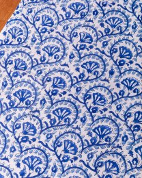 〔1m単位切り売り〕ジャイプル 職人手作り木版染め 色彩美しいボタニカルデザイン〔幅約106cm〕〔ブルー系 更紗柄〕 おしゃれ 生地 テーブルクロス 手芸素材などへ