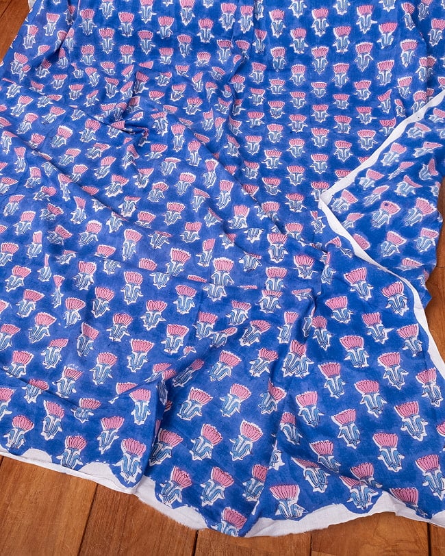 〔1m単位切り売り〕ジャイプル 職人手作り木版染め 色彩美しいボタニカルデザイン〔幅約109cm〕〔レイン系 小花柄〕 おしゃれ 生地 テーブルクロス 手芸素材などへ 6 - とても良い風合いです