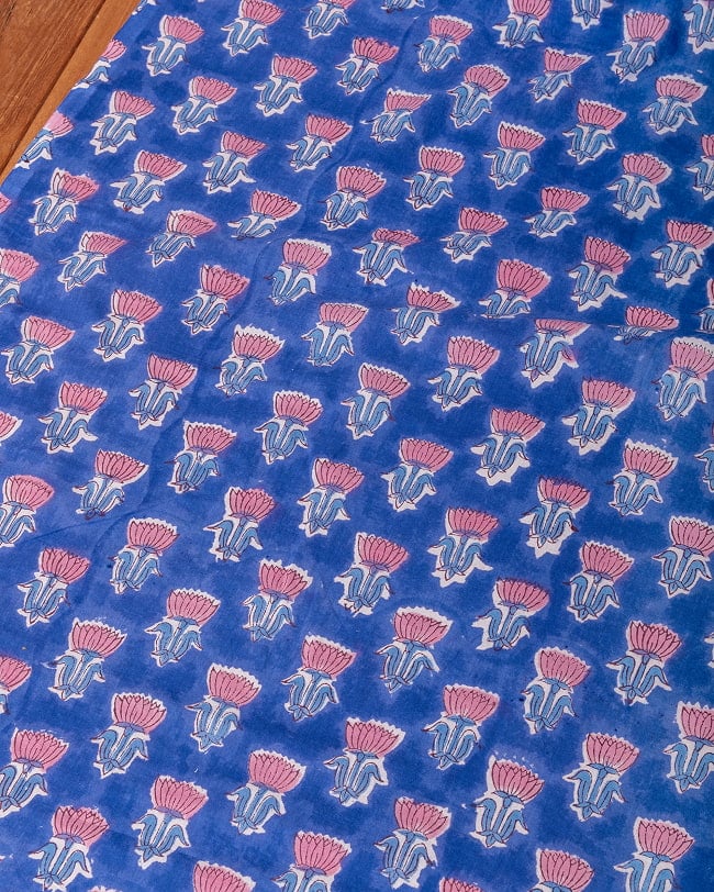 〔1m単位切り売り〕ジャイプル 職人手作り木版染め 色彩美しいボタニカルデザイン〔幅約109cm〕〔レイン系 小花柄〕 おしゃれ 生地 テーブルクロス 手芸素材などへの写真